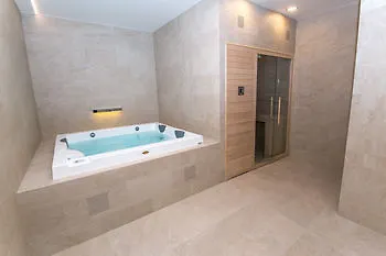 Merchants Crown Suites And Spa 布拉格 5*,
