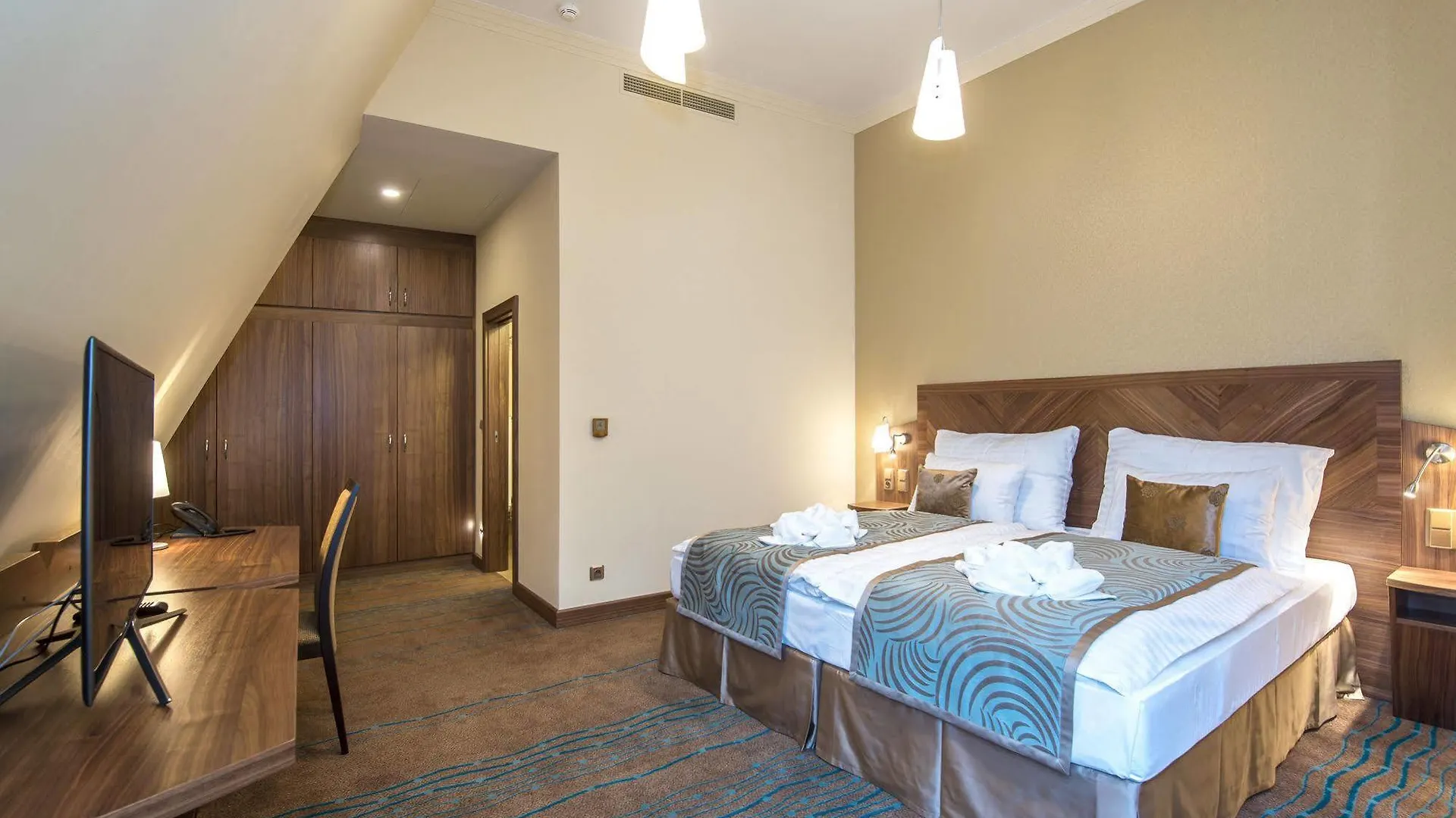 Merchants Crown Suites And Spa 布拉格 5*,