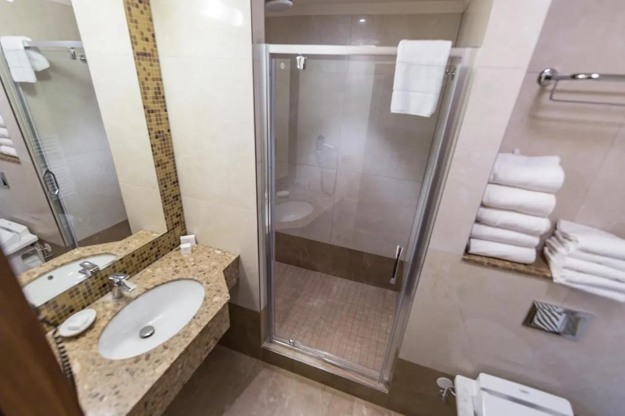 Merchants Crown Suites And Spa 布拉格 酒店